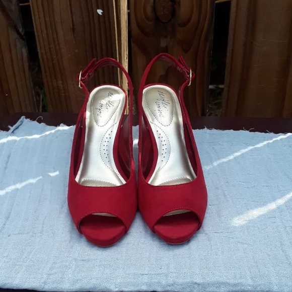 NWT Payless Dexflex Comfort Red High Heels Size 5 - Picture 10 of 11